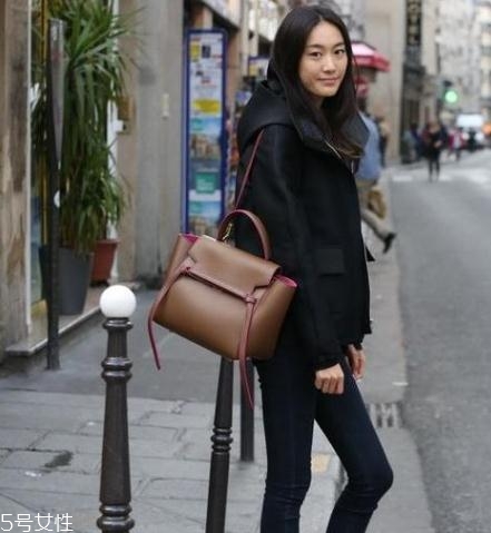 celine鯰魚包怎么打開？個大量輕難怪超模都愛它