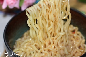 農(nóng)心辛拉面真的健康嗎？看看它非油炸的真面目