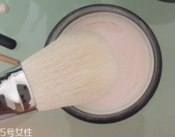 粉底刷可以用吹風(fēng)機吹干嗎？會炸毛