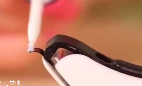睫毛訂書(shū)機(jī)是什么？這十款睫毛膏讓你輕松放大雙眼