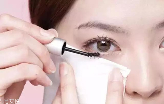 睫毛膏暈妝是什么原因？化妝手法很重要
