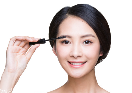 怎么正確使用睫毛夾？這樣刷睫毛眼睛大一倍
