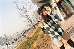 格子針織衫怎么搭配？有一種經典叫格紋