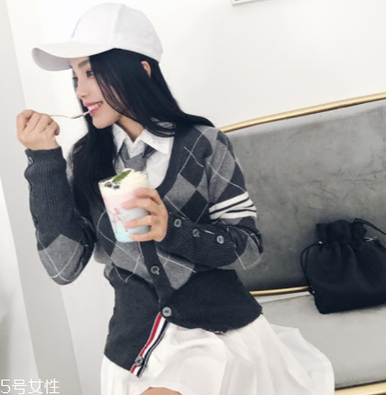 格子針織衫怎么搭配？有一種經典叫格紋
