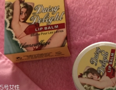 潤唇膏保質期是多久？過期的潤唇膏不建議使用