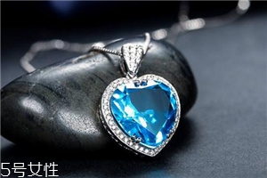 托帕石價(jià)格多少錢一克？明星最愛的托帕石