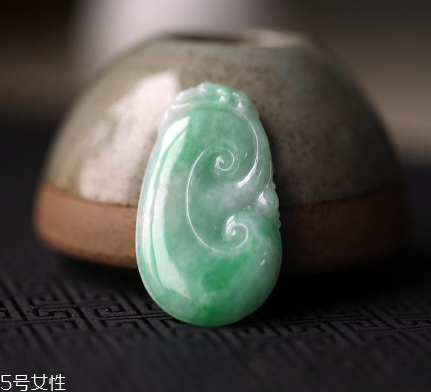 翡翠a貨是什么意思？千萬別誤解了