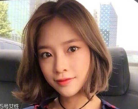 短發波波頭怎么樣好看 知性又輕熟的韓式中分短發