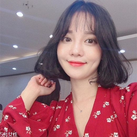 發量多女生適合什么發型？形象百變的你