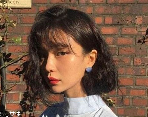 短發波波頭怎么樣好看 知性又輕熟的韓式中分短發