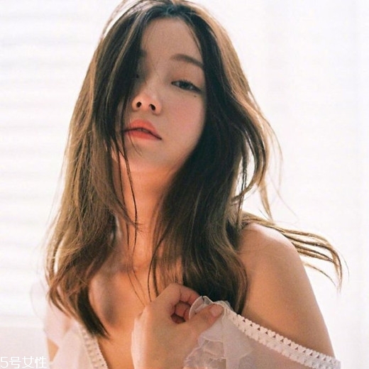 發量多女生適合什么發型？形象百變的你