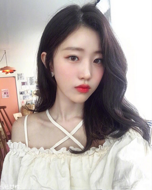 發量多女生適合什么發型？形象百變的你