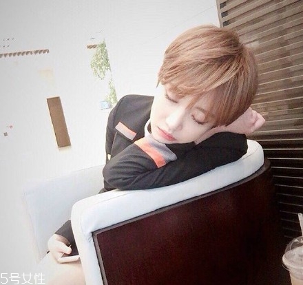 短發(fā)適合扎什么發(fā)型？剪短發(fā)這么好看
