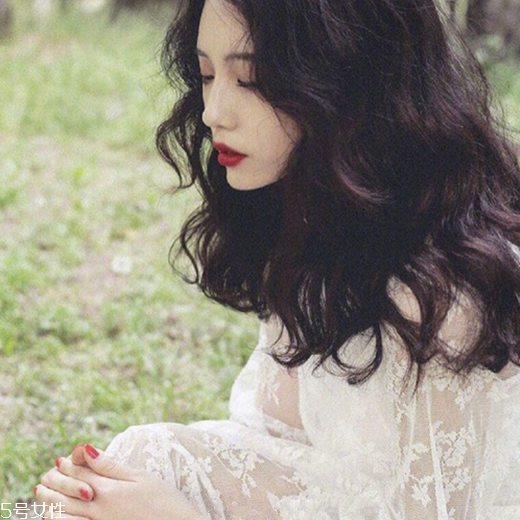 發量多女生適合什么發型？形象百變的你