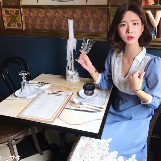發量多女生適合什么發型？形象百變的你