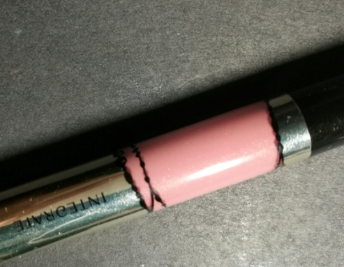 唇彩和口紅哪個危害大？