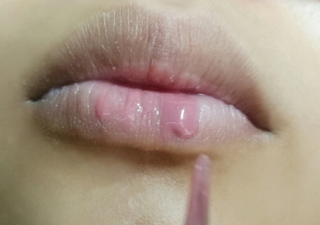 唇彩和口紅哪個危害大？