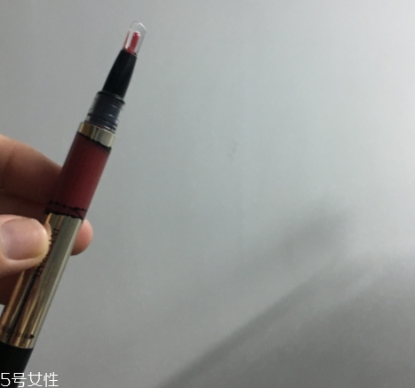 唇彩可以帶上飛機嗎？不用過于擔心