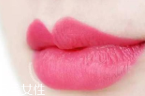 怎么涂口紅不顯唇紋？關鍵是做好打底