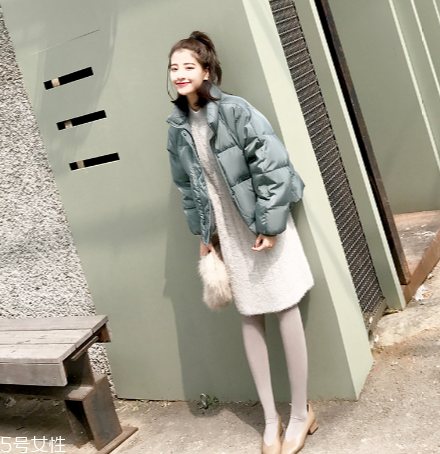 短款羽絨服怎么搭配？小個子女生的顯高利器