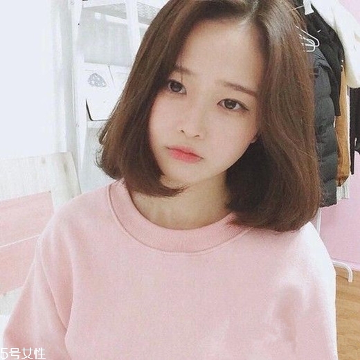 2018冬天流行什么發色？簡單漂亮的披肩發