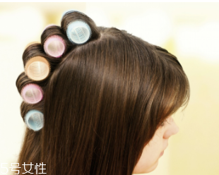 怎么讓頭發蓬松？換個方向分發線