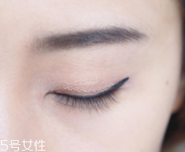 內雙怎么畫眼影？使用啞光OR微珠光眼影