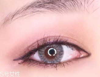 紫色眼影怎么畫好看？淡紫色超有女人味
