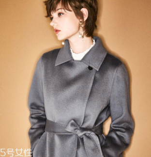 白領女性赴約穿什么好？長款氣質大衣有格調和氣質