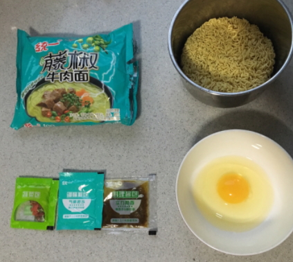 藤嬌牛肉面和藤椒牛肉面哪個好吃？統一和康師傅的對決