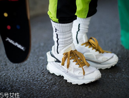 運動鞋不防滑怎么辦？一盒創(chuàng)可貼就能解決