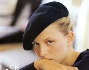 戴什么帽子顯臉小？寬檐帽讓臉看起來小