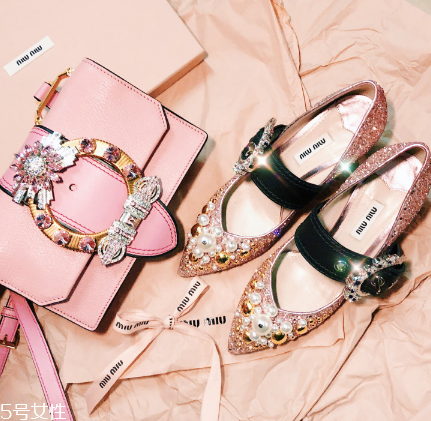 miumiu是幾線品牌？最具有少女心的時尚品牌