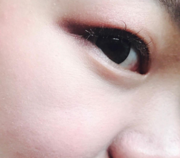 KATE眼影飛粉嗎？持久不飛粉