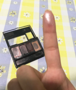 KATE眼影飛粉嗎？持久不飛粉