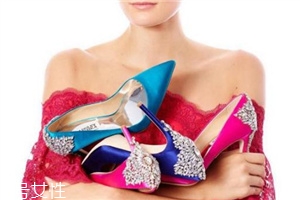 badgley mischka鞋子偏大嗎？時尚與奢華并存的紅毯戰靴