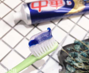 美白牙膏有用嗎？中華魔麗迅白牙膏評(píng)測