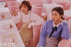 紫色針織衫怎么搭配？開春穿出浪漫甜美氣息