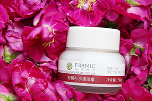 法蘭琳卡面霜多少錢？談?wù)勎业氖褂眯牡?><p><strong>法蘭琳卡面霜多少錢？談?wù)勎业氖褂眯牡?/strong></p></a></li> 	     </ul>
		</div>
	   <div   id=