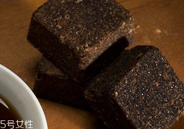 阿膠黑糖經期可以喝嗎？最好少喝