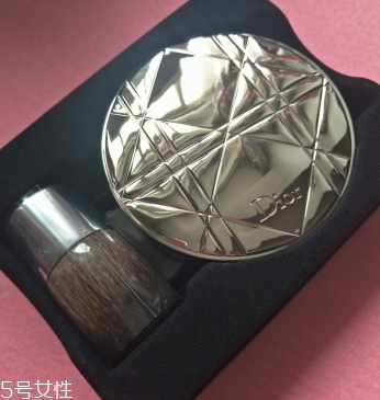 dior迪奧蜜粉哪款好用？讓妝效更持久