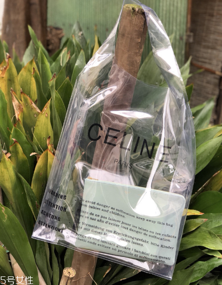 celine塑料袋多少錢？被代購炒翻天塑料包