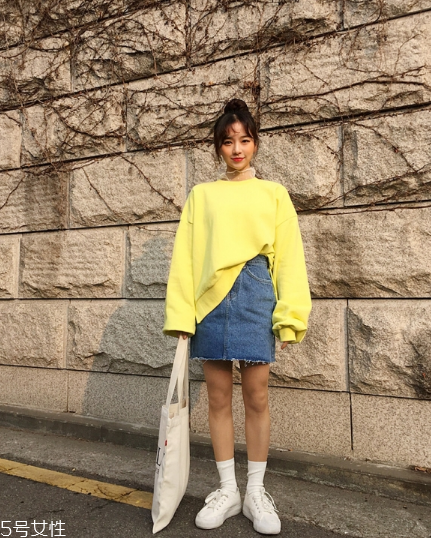 衛衣搭配牛仔裙好看嗎？瞬間減齡變少女