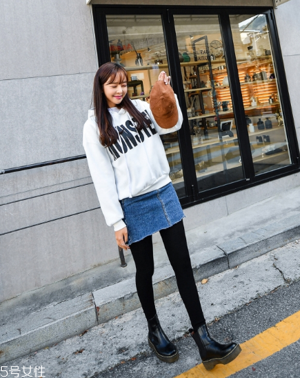 衛衣搭配牛仔裙好看嗎？瞬間減齡變少女