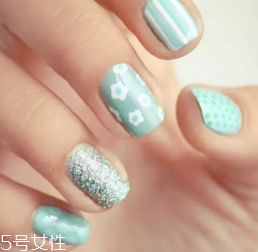 綠色指甲油顯手黑嗎？反光深綠色適合黃皮