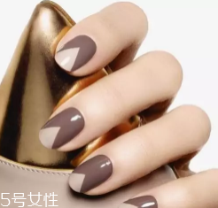 綠色指甲油顯手黑嗎？反光深綠色適合黃皮
