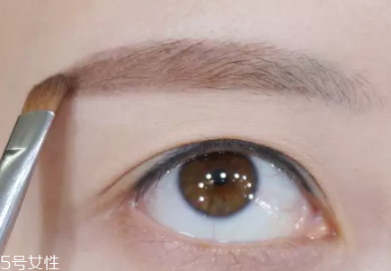 眉毛短怎么變長？畫眉大法拯救短眉星人