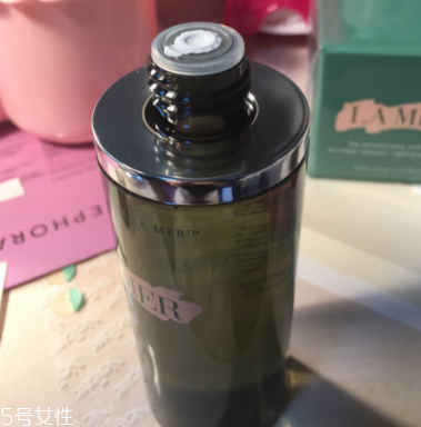 海藍之謎精萃液跟爽膚水有什么區別？用于爽膚水之后