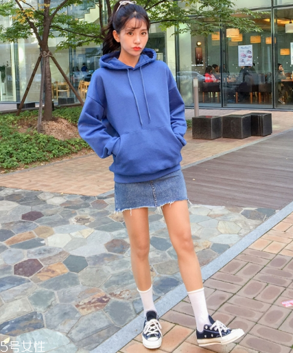 牛仔短裙搭配什么鞋？瞬間變身萌萌少女