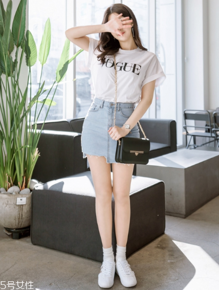 牛仔短裙搭配什么鞋？瞬間變身萌萌少女